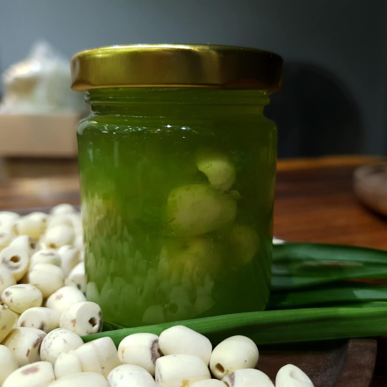 Yến hũ chưng lá dứa